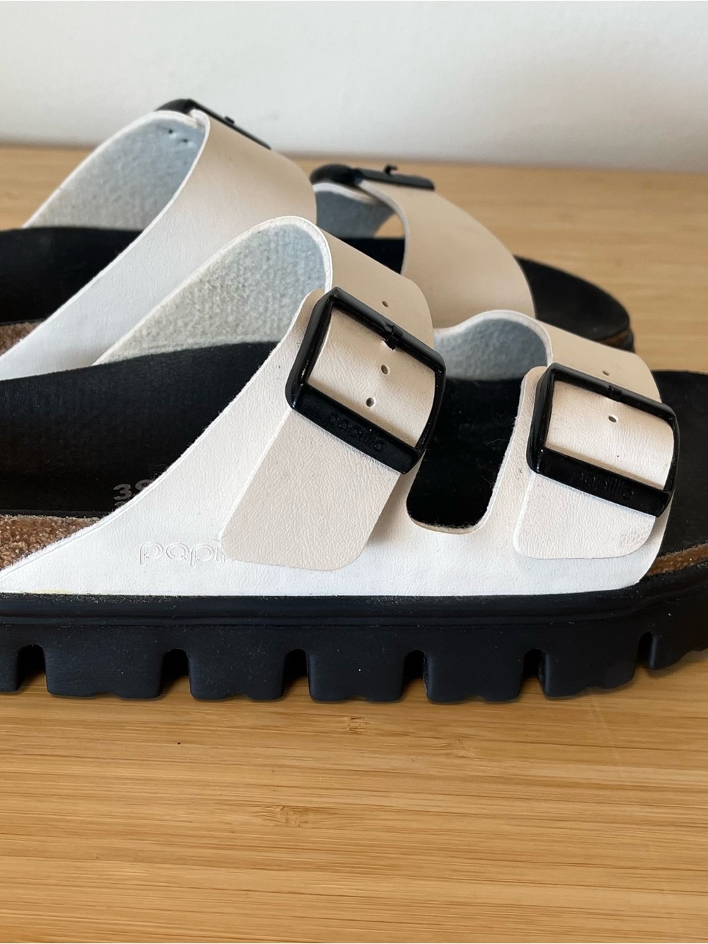 Birkenstock Papillio Arizona White and Black Sandals Sz 39 Platform - Picture 3 of 7